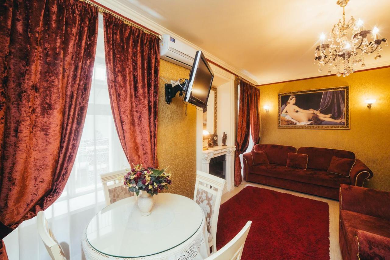 Apartments Lux In City Center Lviv Ngoại thất bức ảnh